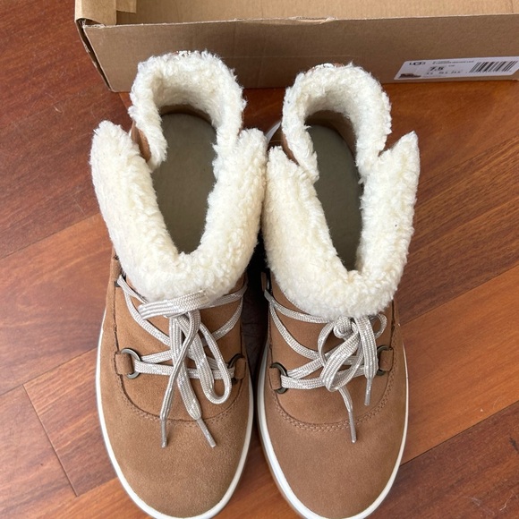 UGG Women's Lakeside Heritage Lace Boots in Chestnut Color- Size 7.5 - Picture 7 of 11